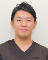 インプラント・歯周病・口腔外科担当:杉山 健太郎