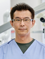 歯科医師 : 日高 圭太郎