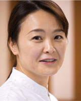 オペ助手・歯科衛生士 : 児島 亜津美