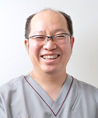 院長 : 君 賢司