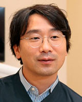 院長 : 芳野 博