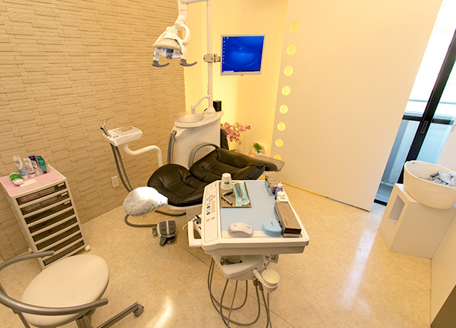 個室でプライバシーを確保した空間の診療室