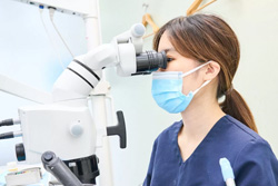 精密機器を活用したインプラント治療