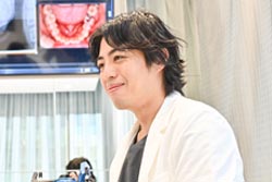 インプラント治療に精通した歯科医師が在籍