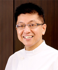 院長 : 山崎 義孝