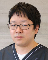 院長 : 上田 海毅