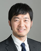 歯科医師(インプラント手術担当) : 加藤 譲治