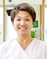歯科医師 : 栗林 佑太郎