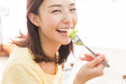 1.天然歯のような自然な噛み心地を目指す