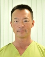 院長 : 松崎 辰男