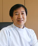 院長 : 有坂 隆一