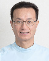 院長 : 覚本 嘉美