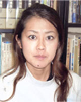 歯科医師 : 井関 翠子