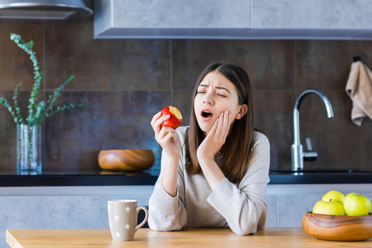 インプラントを入れた後に注意したいことや食べ物って?