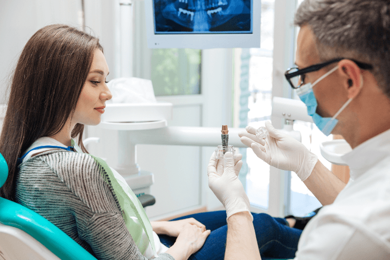 入れ歯とインプラントの比較、あなたに合う治療はどっち？