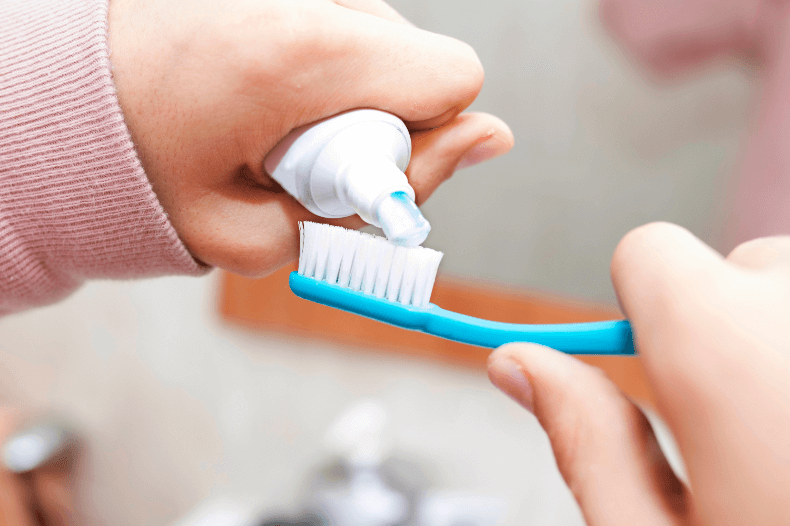 歯磨き粉がインプラントの寿命を削る！？
