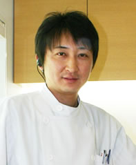 院長 : 浅野 栄一朗